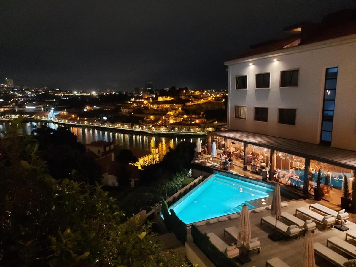 Torel Avantgarde Porto Exterior foto The hotel's swimming pool